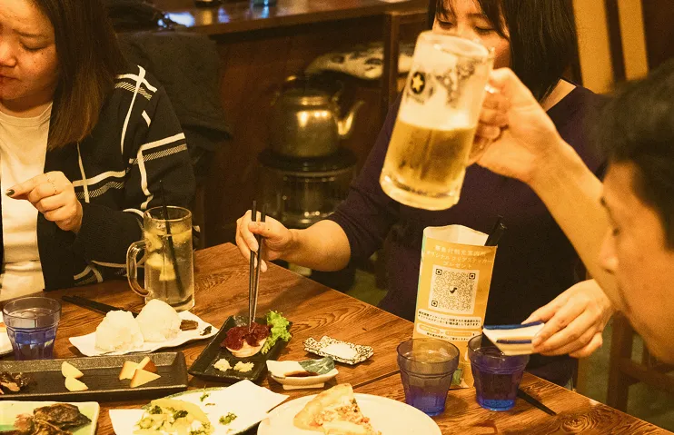 乾杯している写真